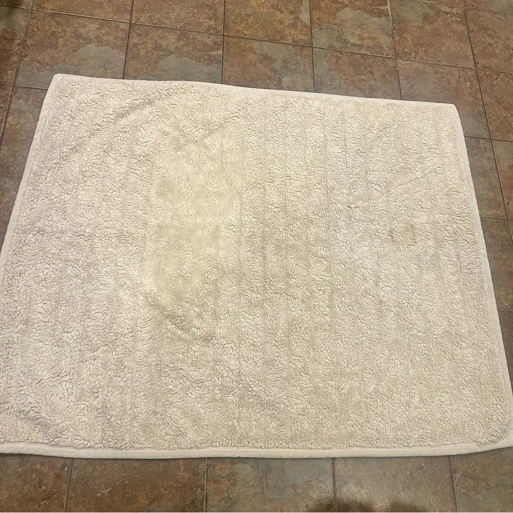 Pottery Barn Faux Fur Winter Throw Cream 50x60” Heavy Cozy